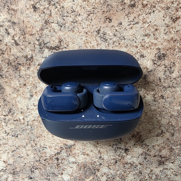 Bose Blue Earbuds Case - Picture 2 of 4